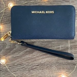 AUTHENTIC Michael Kors wristlet